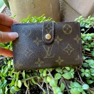 Authentic Louis Vuitton monogram kiss-lock Sarah wallet